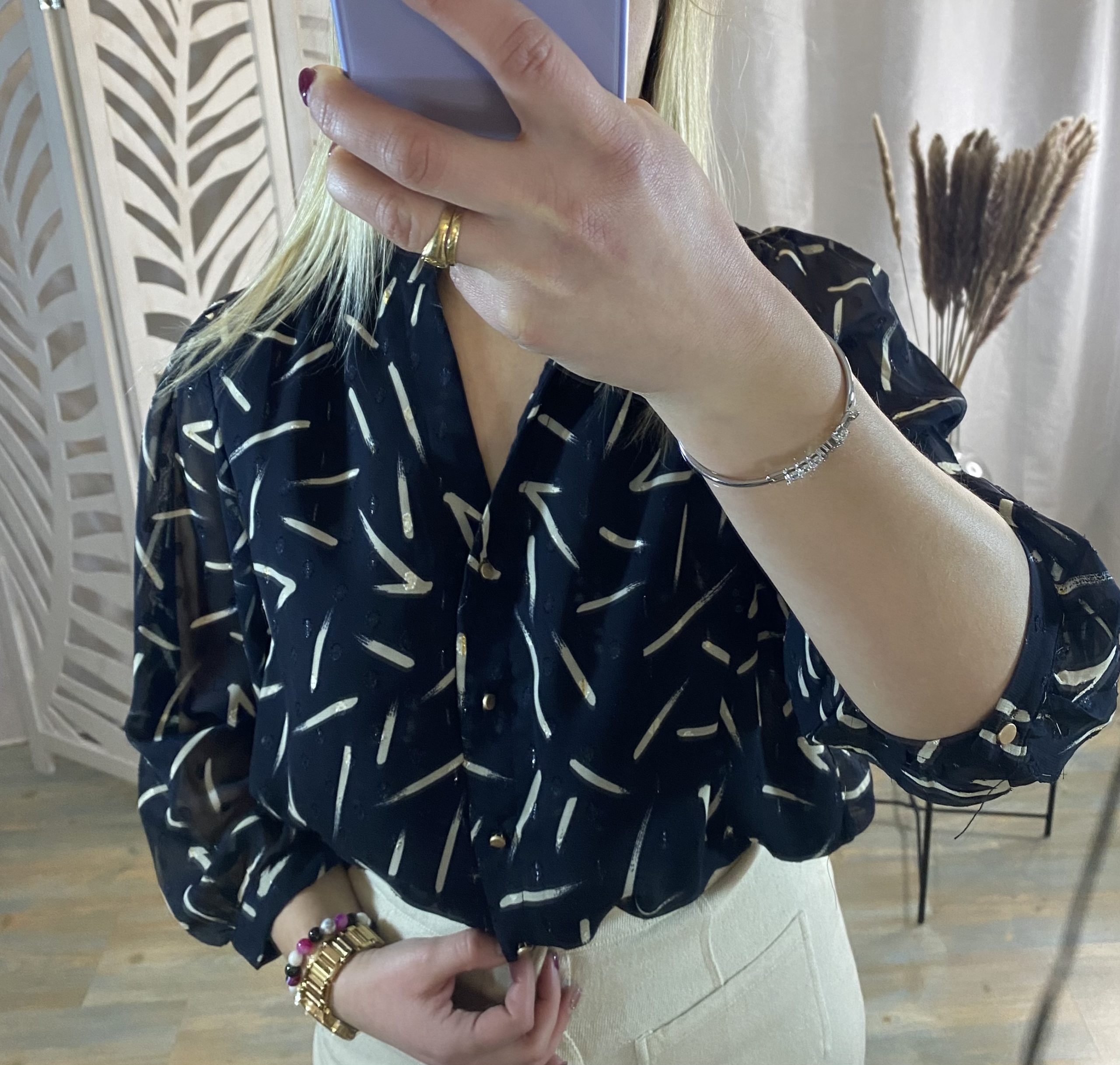 Chemisier noir avec motifs blanc – Image 4